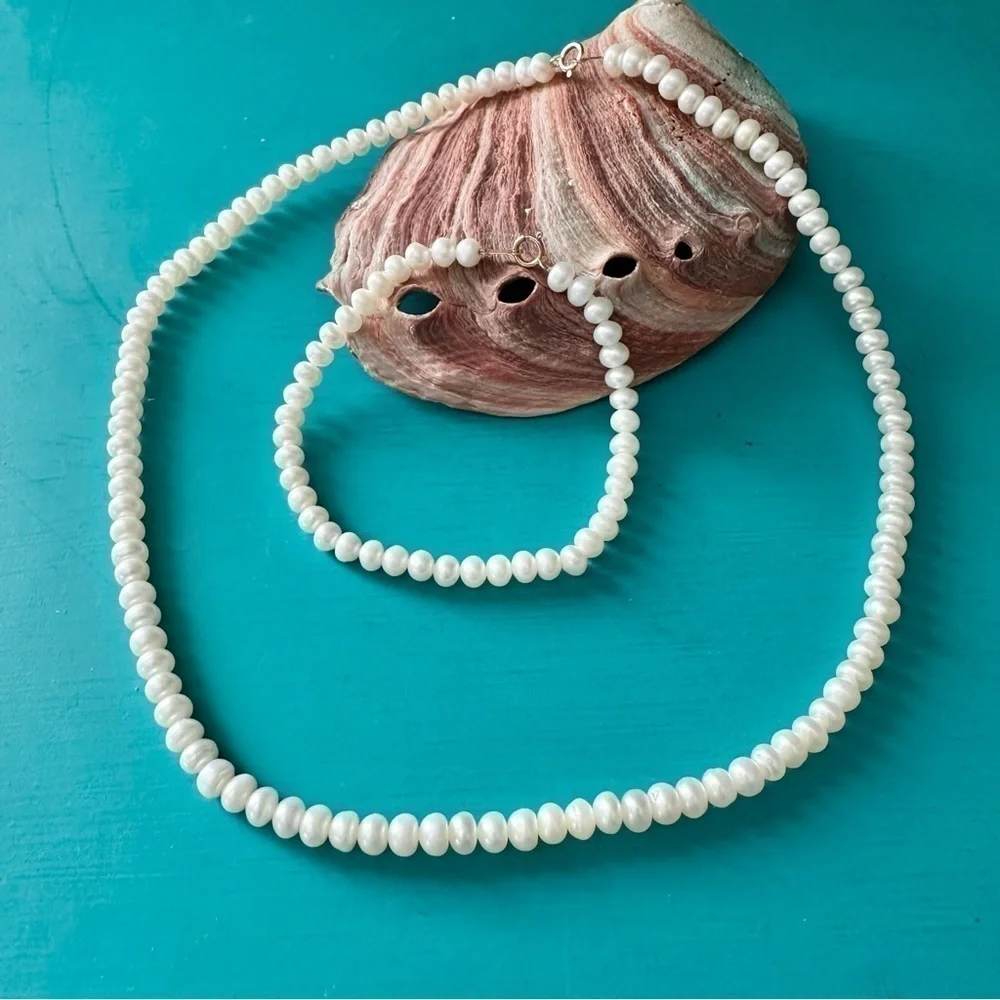 Necklace and Bracelet Faux White Pearl Set - Picture 1 of 3